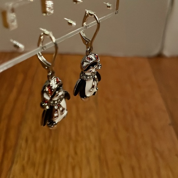 Napier holiday penguin drop earrings. Perfect for winter or holiday - Picture 15 of 17